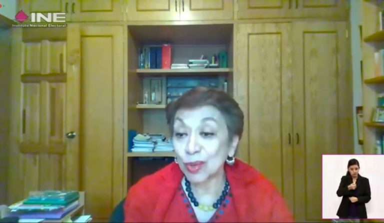 Rosa Albina Garavito.