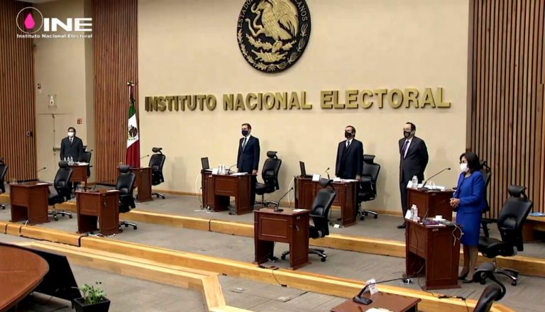 Minuto de silencio por el fallecimiento del Actuario Arturo González Morales, Director de Estadística de la Dirección Ejecutiva del Registro Federal de Electores.