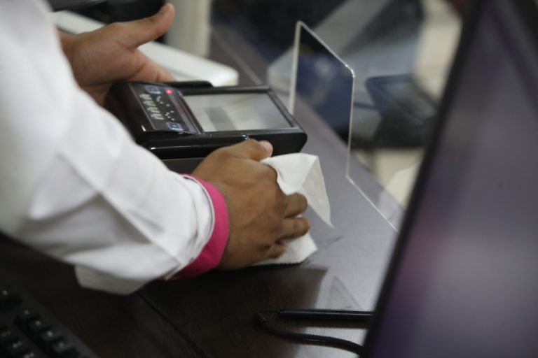 INE implementa medidas sanitarias en los MACs (Módulos de Atención Ciudadana) atendiendo a la situacion de la pandemia.