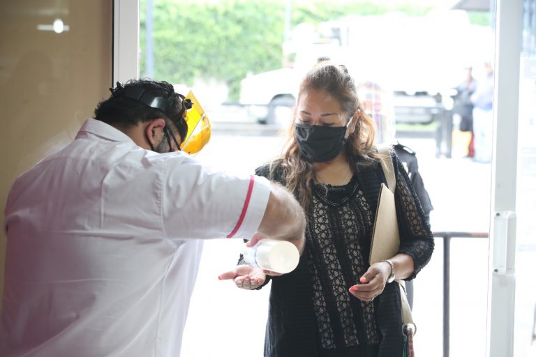 INE implementa medidas sanitarias en los MACs (Módulos de Atención Ciudadana) atendiendo a la situacion de la pandemia.