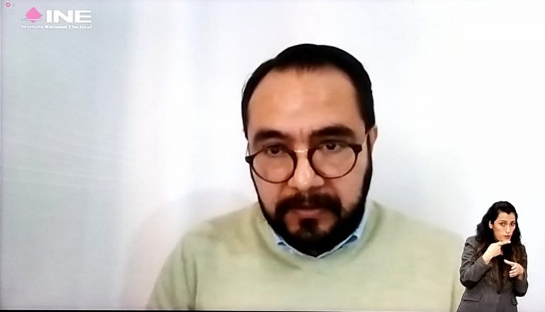 Representante del PES.