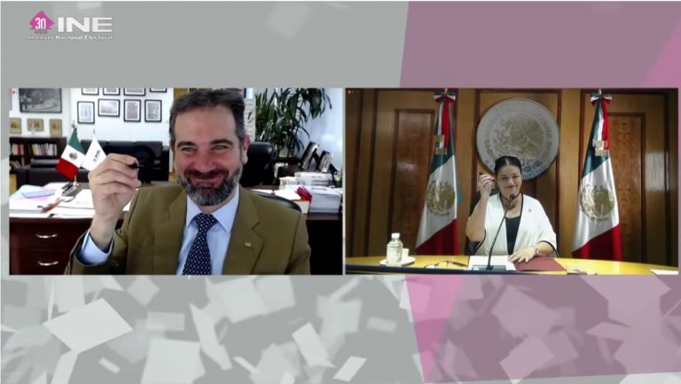 Lorenzo Córdova Vianello Consejero Presidente del INE y Rosa María Sauri Presidenta de la Cámara de Diputados en la Firma del Convenio entre la Cámara de Diputados y el Instituto Nacional Electoral.