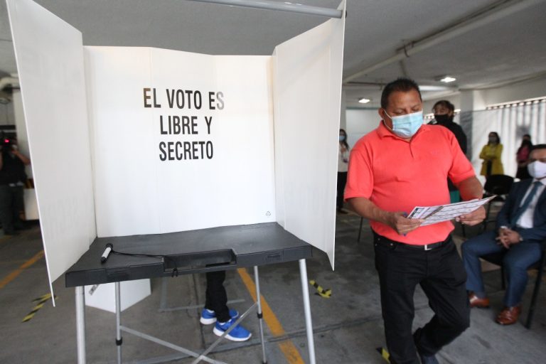 Simulacro sobre medidas sanitarias que se aplicarán en las casillas.