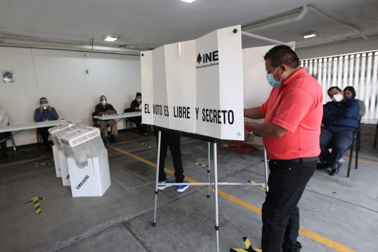 Simulacro sobre medidas sanitarias que se aplicarán en las casillas.