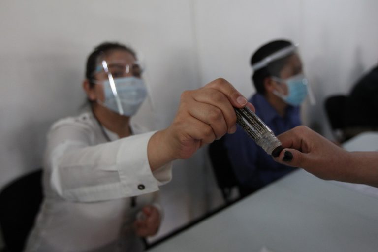 Simulacro sobre medidas sanitarias que se aplicarán en las casillas.