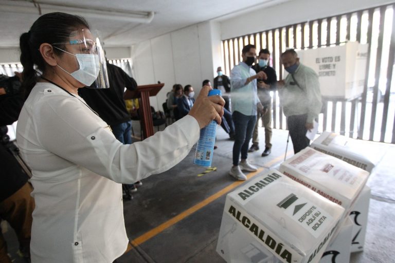 Simulacro sobre medidas sanitarias que se aplicarán en las casillas.