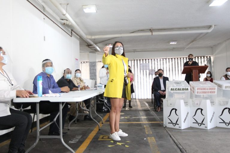 Simulacro sobre medidas sanitarias que se aplicarán en las casillas.