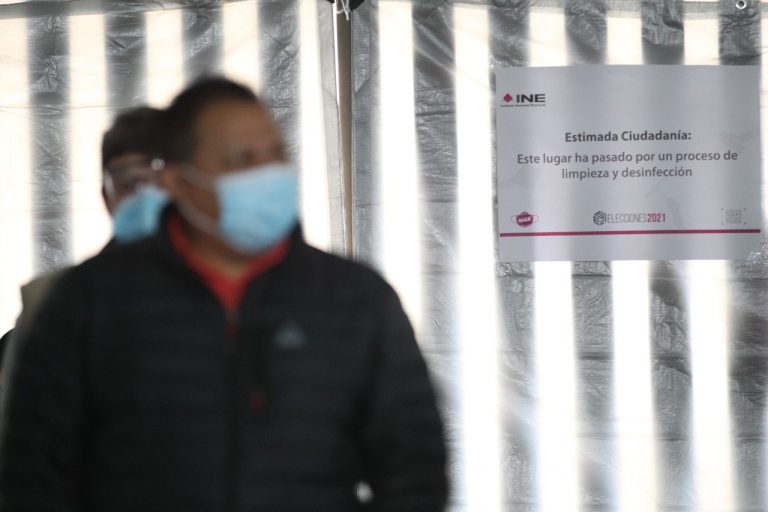 Simulacro sobre medidas sanitarias que se aplicarán en las casillas.