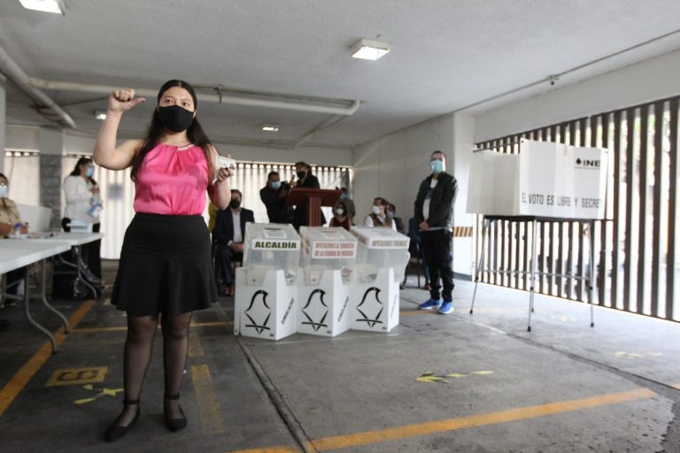 Simulacro sobre medidas sanitarias que se aplicarán en las casillas.