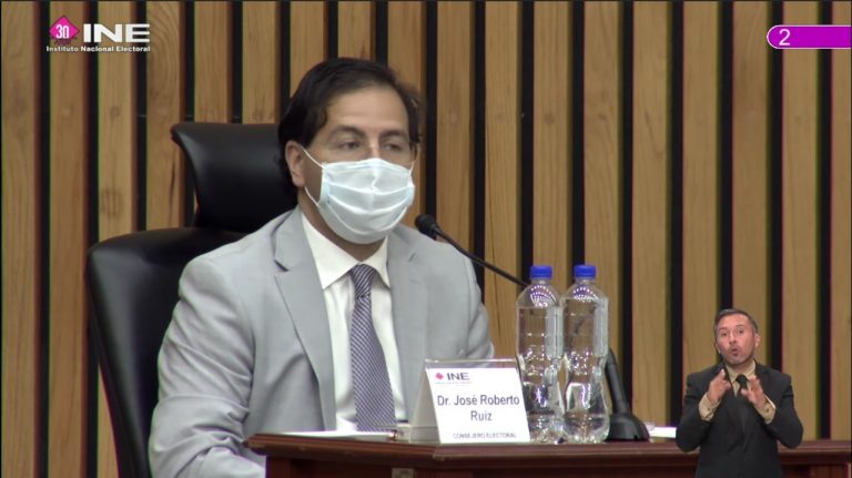 Roberto Ruíz Saldaña, Consejero Electoral.