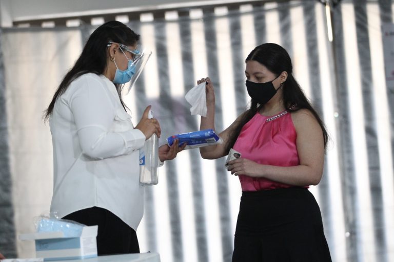 Simulacro sobre medidas sanitarias que se aplicarán en las casillas.