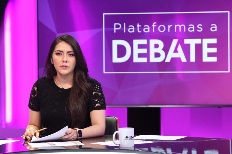 Janet López Ponce, moderadora.