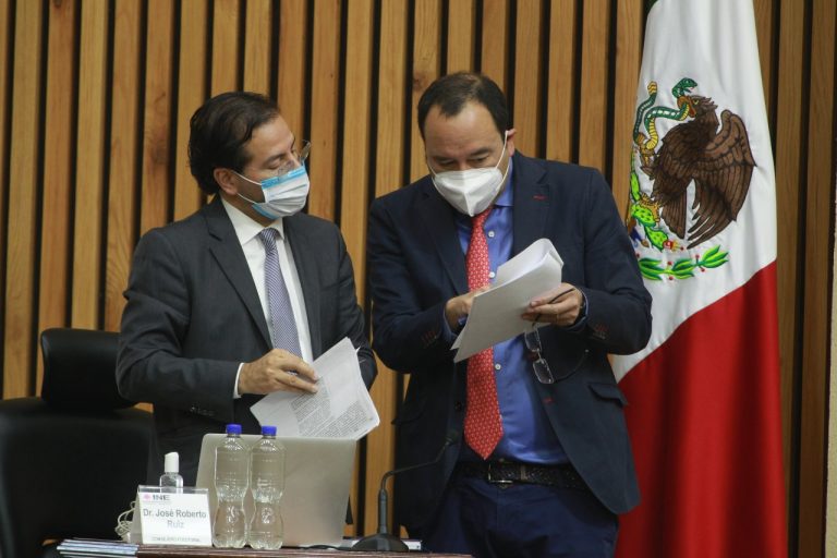 Roberto Ruíz Saldaña y Ciro Murayama Rendón Consejeros Electorales.
