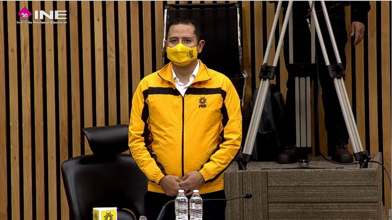 Minuto de silencio por las víctimas de la Línea 12 del metro.