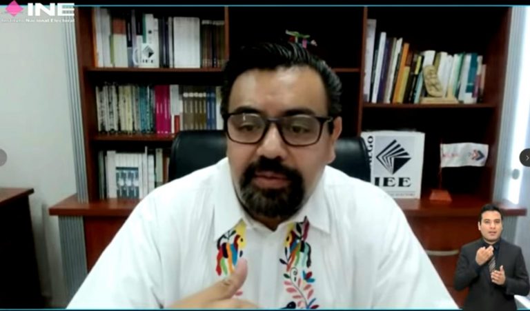 Augusto Hernández Abogado, Consejero del Instituto Estatal Electoral de Hidalgo y Moderador.