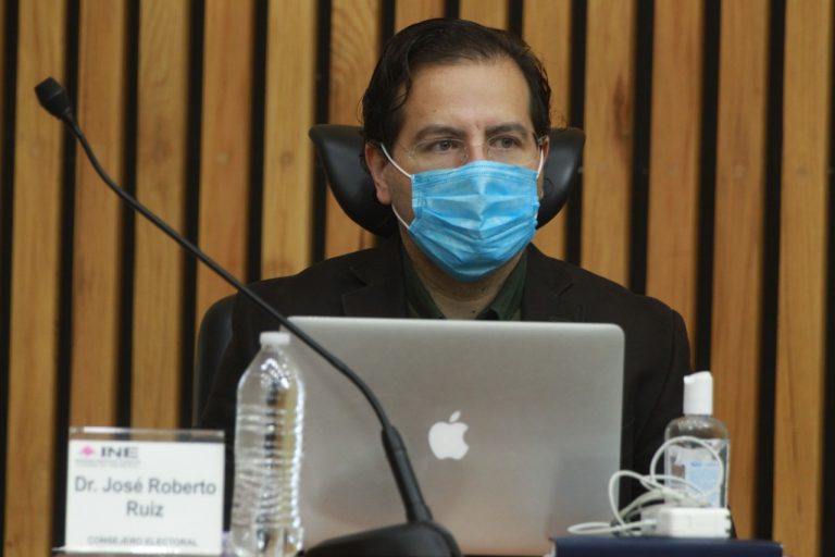 Roberto Ruíz Saldaña, Consejero Electoral.