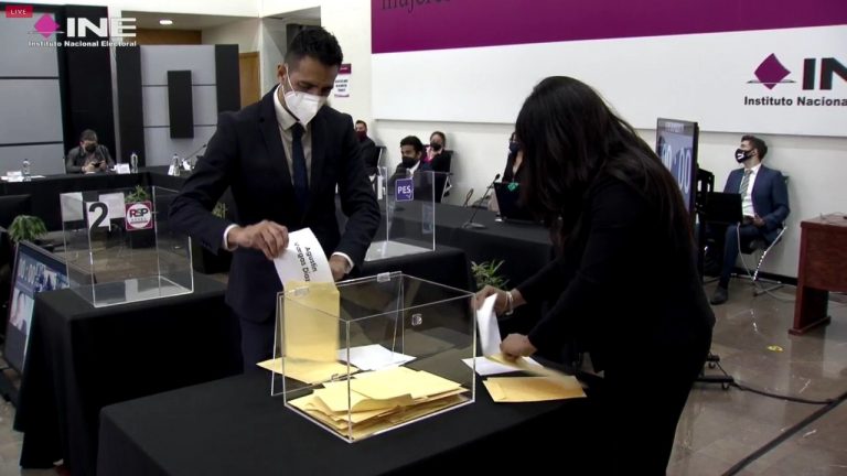 Elección de expertos que liquidarán a partidos que perderán su registro.