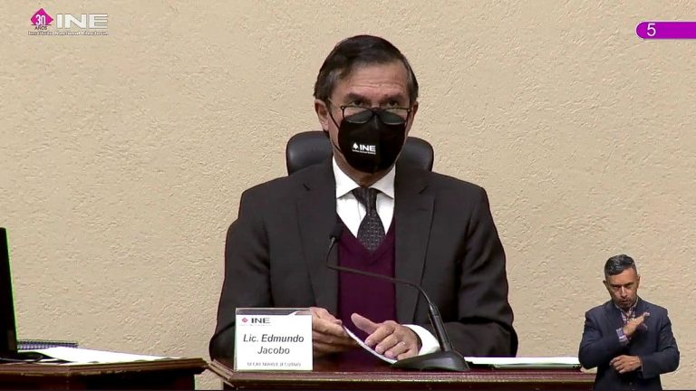 Edmundo Jacobo Molina, Secretario Ejecutivo.