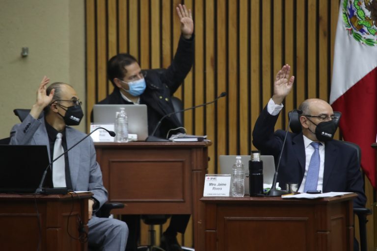 Martín Faz Mora, Roberto Ruíz Saldaña y Jaime Rivera Velázquez Consejero Electorales.