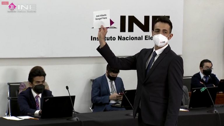 Elección de expertos que liquidarán a partidos que perderán su registro.