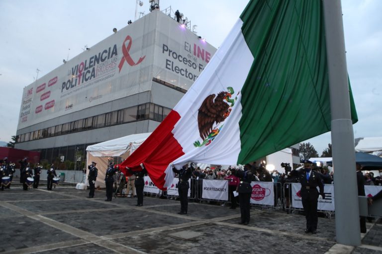 Ceremonia de Honores a la Bandera.