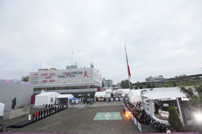 Ceremonia de Honores a la Bandera.