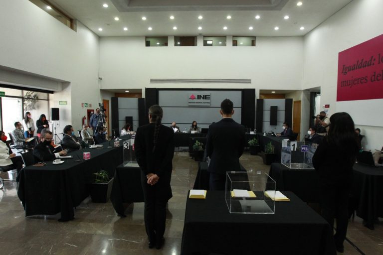 Elección de expertos que liquidarán a partidos que perderán su registro.