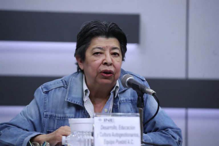 Laura Becerra ]ozo, Desarrollo, Educación y Cultura Autogestionarios, Equipo Pueblo A.C.