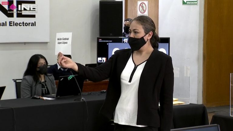 Elección de expertos que liquidarán a partidos que perderán su registro.