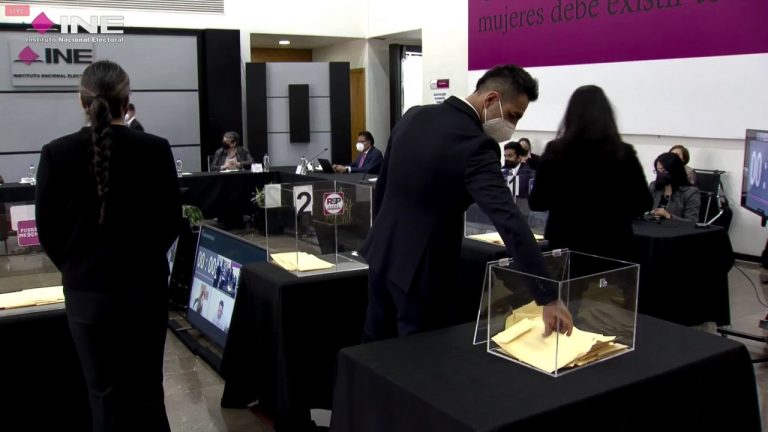 Elección de expertos que liquidarán a partidos que perderán su registro.