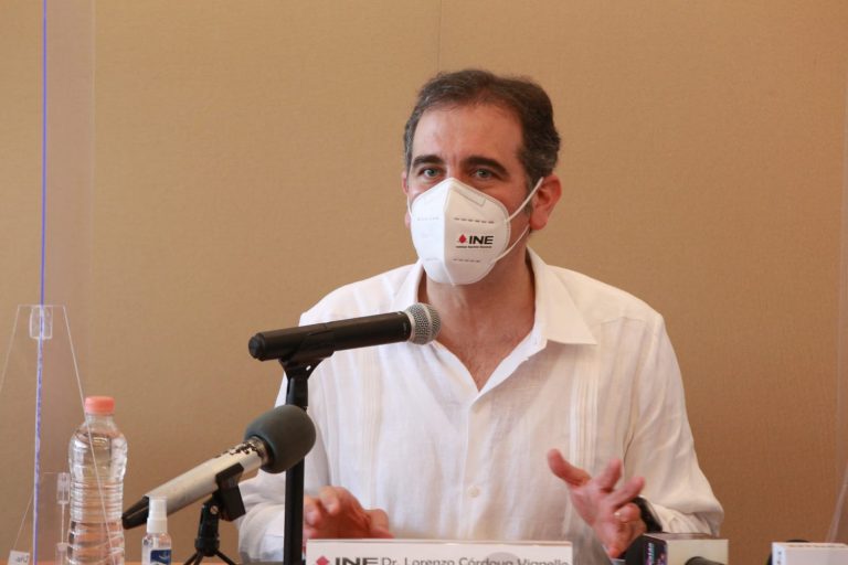 Lorenzo Córdova Vianello, Consejero Presidente del INE en la conferencia de prensa.