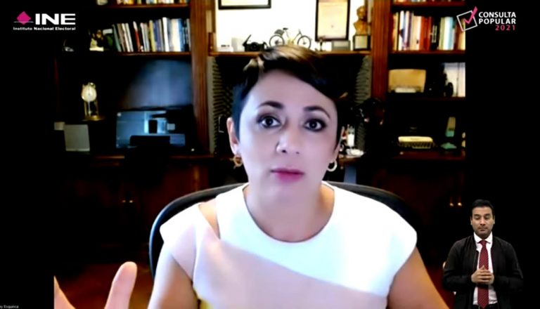 Vianey Esquinca, Moderadora.