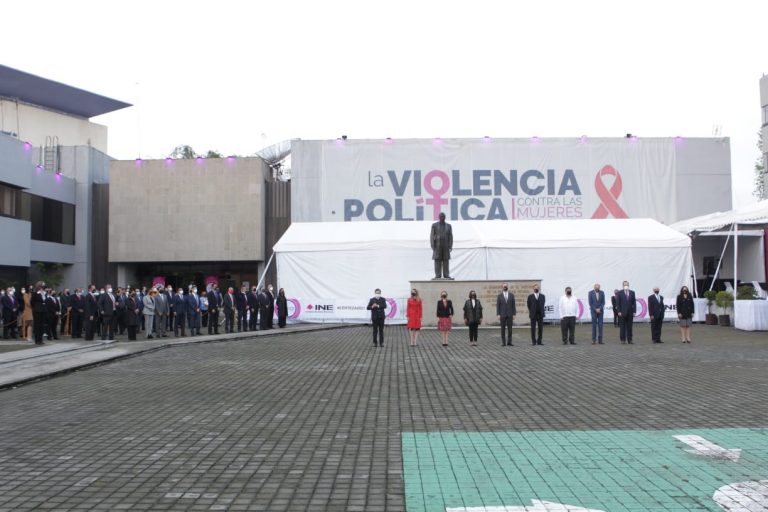 Ceremonia de Honores a la Bandera.