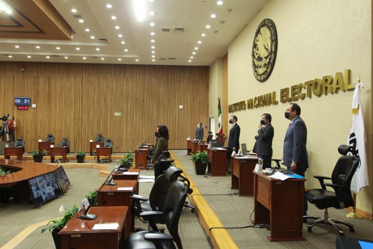 Minuto de silencio en Memoria de María Elena Chapa.