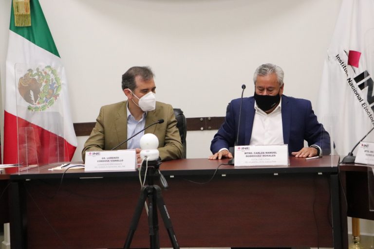 Lorenzo Córdova Vianello, Consejero Presidente del INE y Carlos Manuel Rodríguez Morales, Vocal Ejecutivo de la Junta Local Ejecutiva en Jalisco.