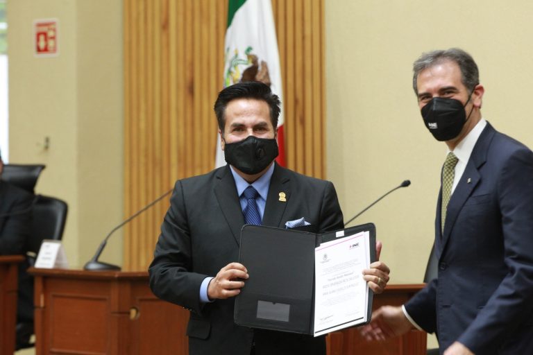 Representante del PAN.