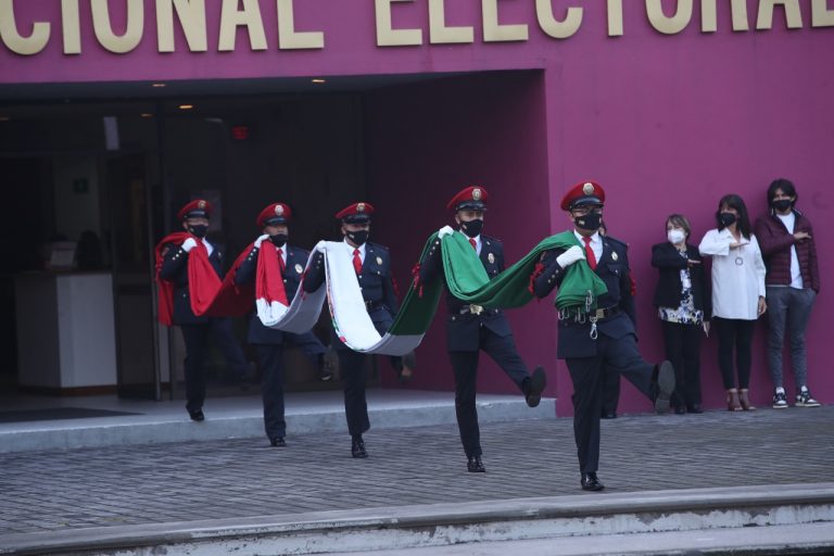 Ceremonia de Honores a la Bandera.