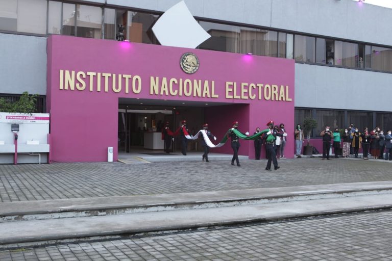 Ceremonia de Honores a la Bandera.