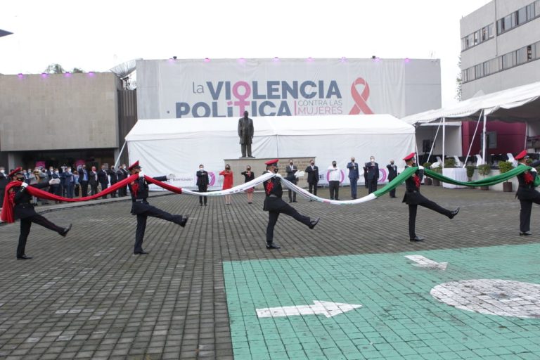 Ceremonia de Honores a la Bandera.