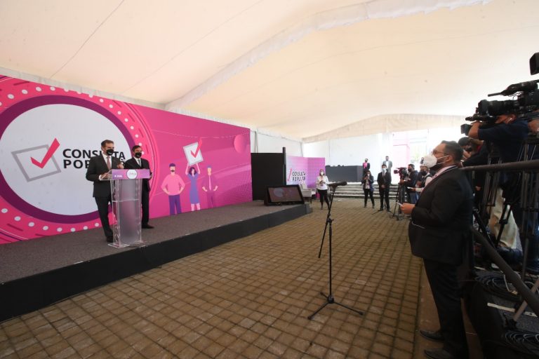 Conferencia de Prensa sobre la Consulta Popular.