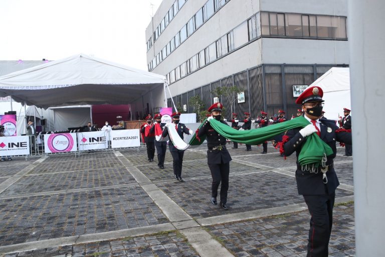 Ceremonia de Honores a la Bandera.
