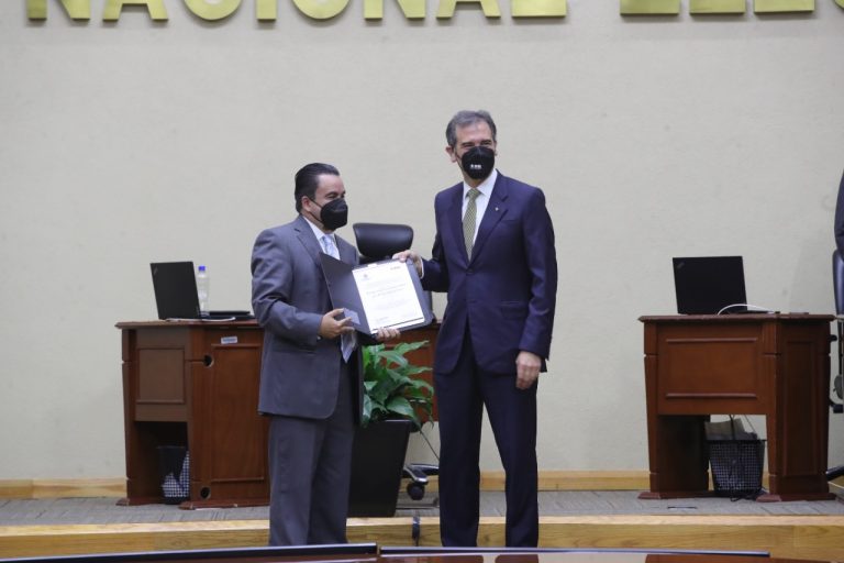 Representante del PVEM.