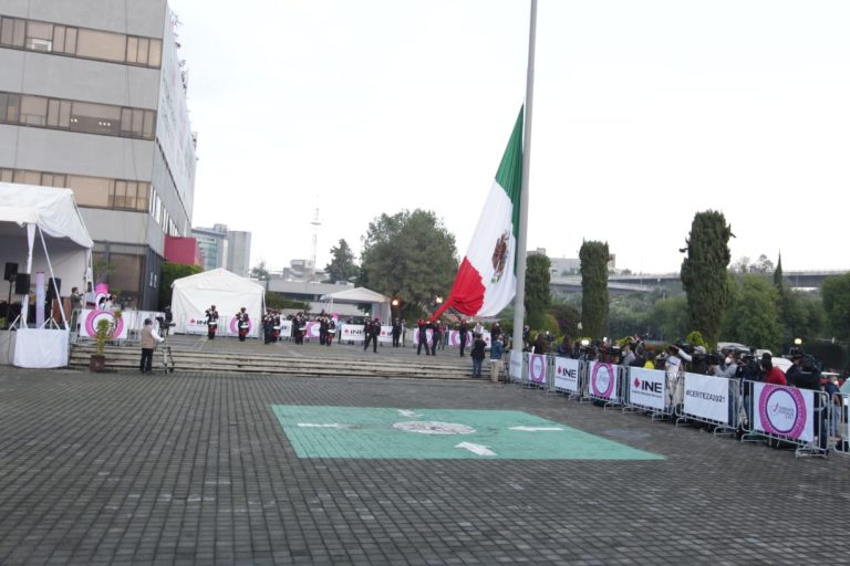 Ceremonia de Honores a la Bandera.