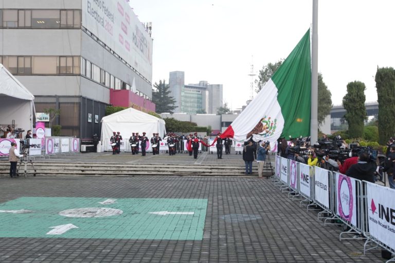 Ceremonia de Honores a la Bandera.
