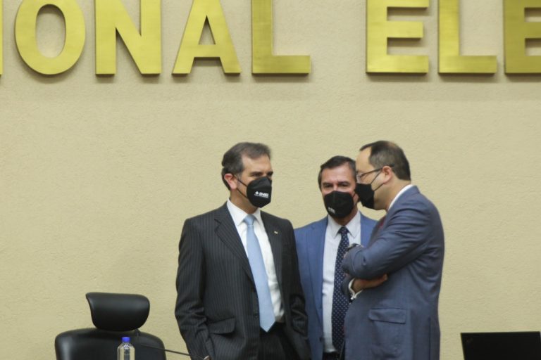 (De izq. a der.) Lorenzo Córdova Vianello Consejero Presidente, Edmundo Jacobo Molina Secretario Ejecutivo y Ciro Murayama Rendón Consejero Electoral.