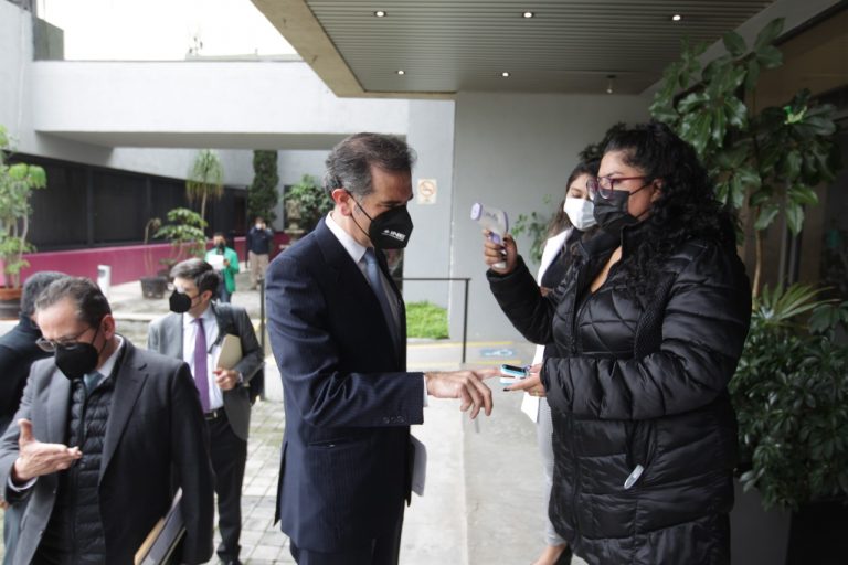 Se instalo un cerco sanitario para los trabajadores del INE.