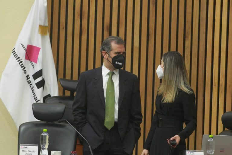 Lorenzo Córdova Vianello Consejero Presidente y Dania Ravel Cuevas, Consejera Electoral.