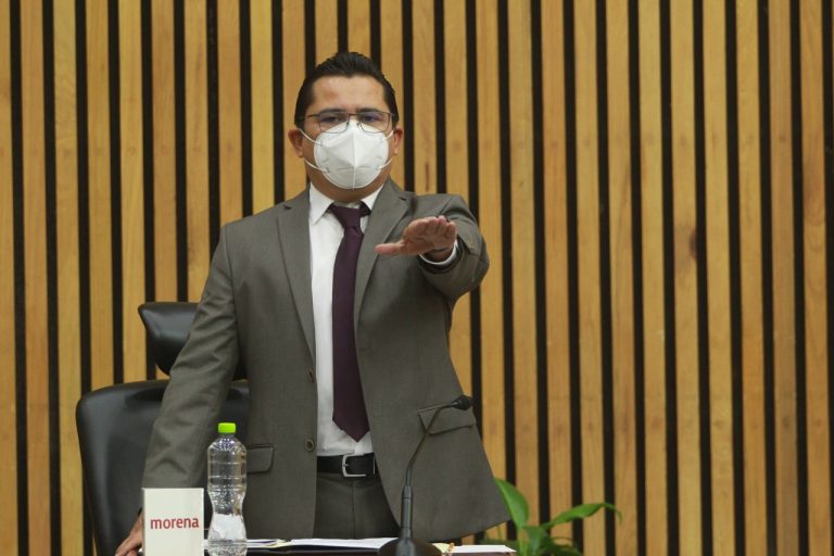 Toma de protesta de Mario Rafael Llergo como representante propietario de Morena.