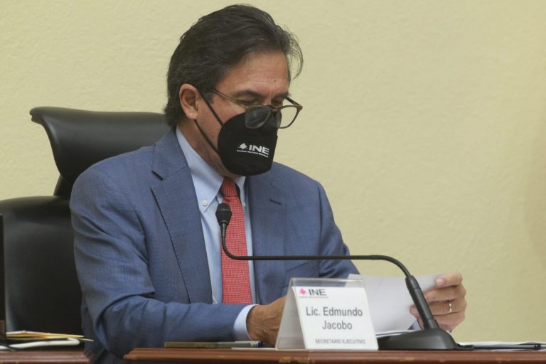 Edmundo Jacobo Molina, Secretario Ejecutivo.