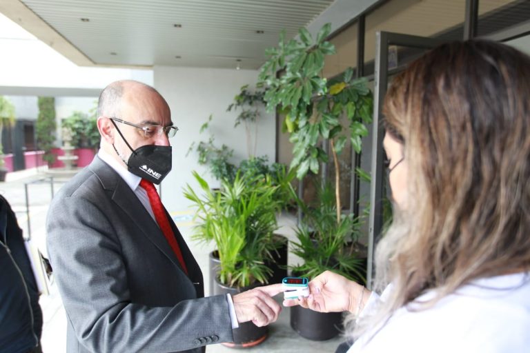 El INE instaló un cerco sanitario para el personal del Instituto.